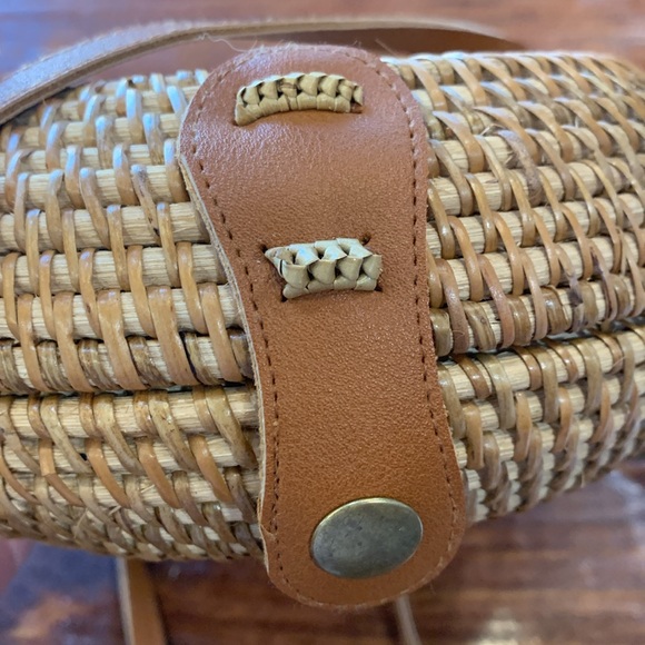 Collection Eighteen Round Rattan Crossbody Bag - Picture 10 of 13